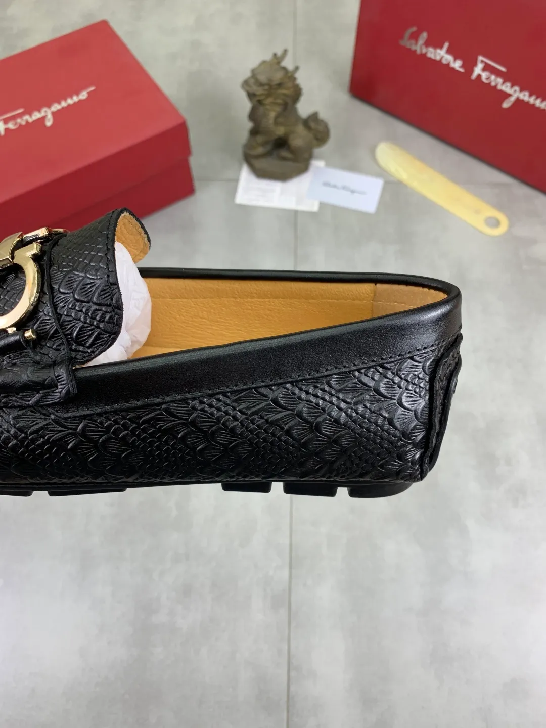 Men's Men's Shoes💰P380💰[New Style] Water-dyed Pigli 🆘(Available for own brands) [Salvatore Ferragamo] Ferragamo's latest casual beanie shoes for men! Available at counters simultaneously! The fabric is made of specially imported original calfskin, and the interior is made of imported water-dyed pigskin. It is absolutely luxurious and leads the fashion trend. Matching code: 38-45 black optional